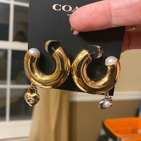 NWT Coach Signature Chunky Heart Hoop Earrings - Picture 3 of 5